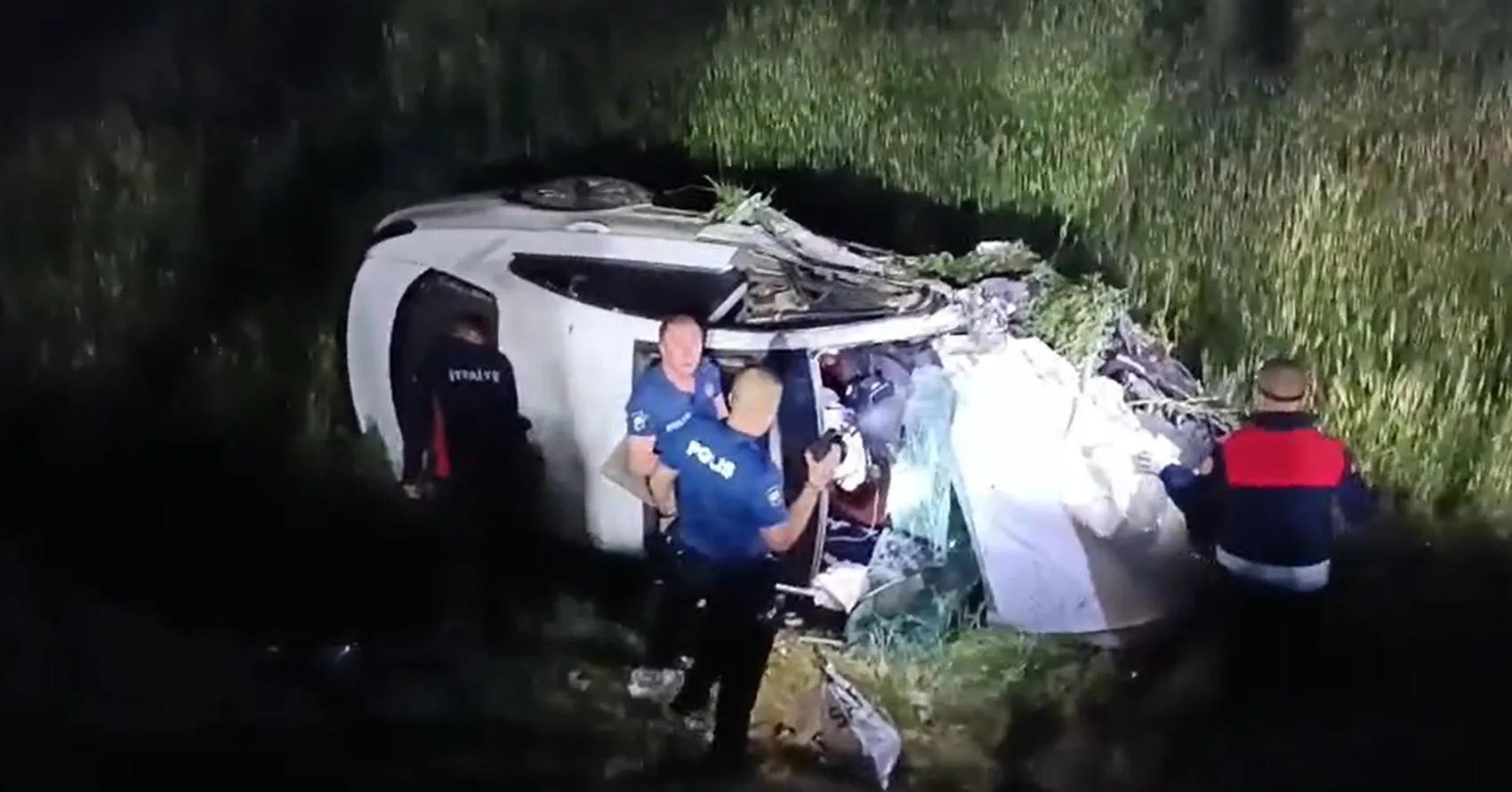 Ağrı Eleşkirt yolunda feci kaza 6 kişi yaralandı