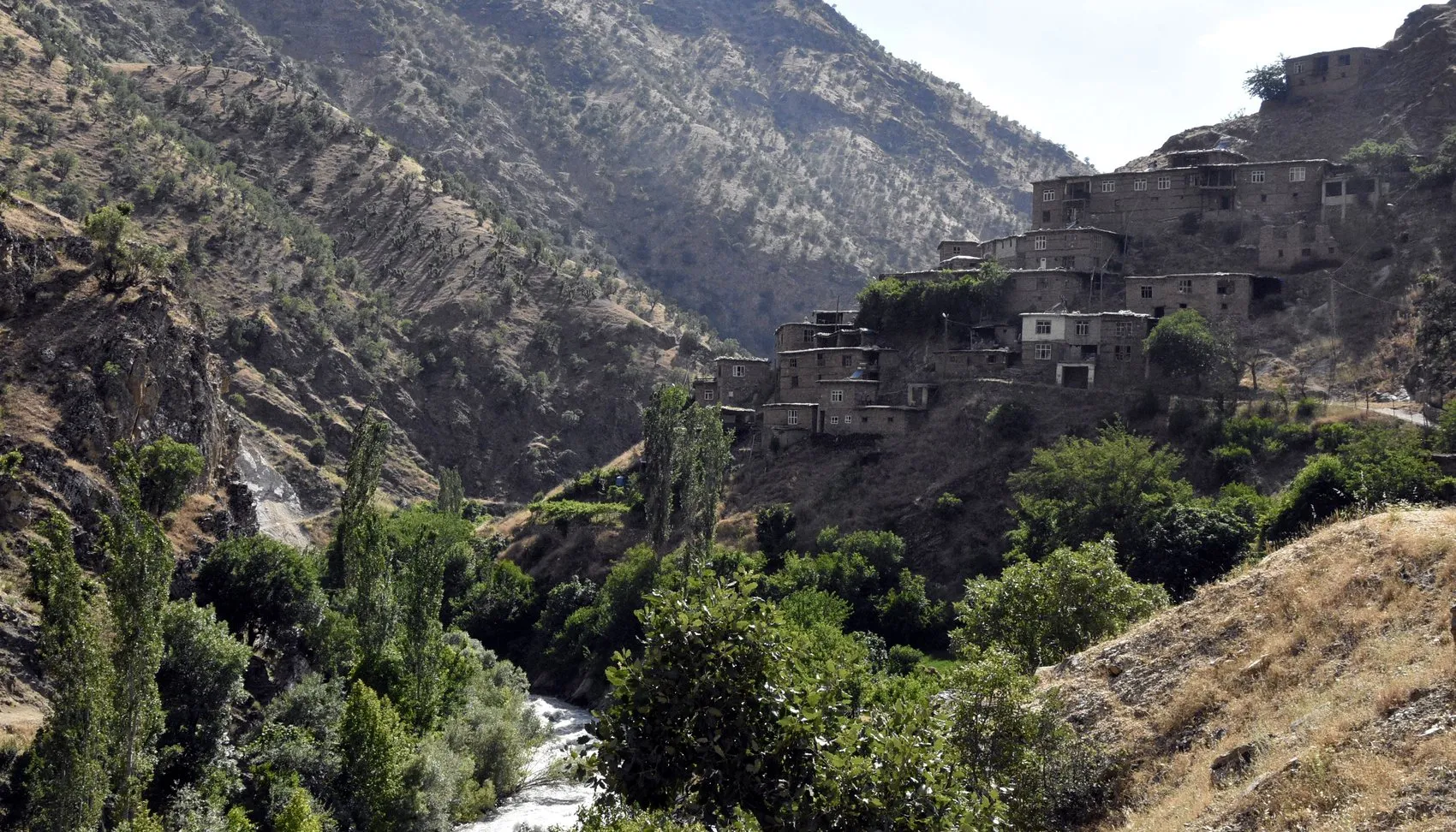 Bitlis Hizan’da 300 yıllık taş evler turizmin yeni adresi oldu