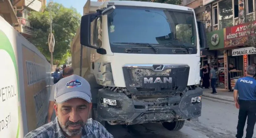 Elazığ’da dehşet anları Hafriyat kamyonu 10 aracı biçti