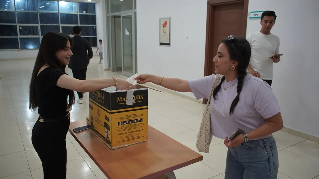Siirt’te tiyatro biletleri köy okullarına kitap oldu