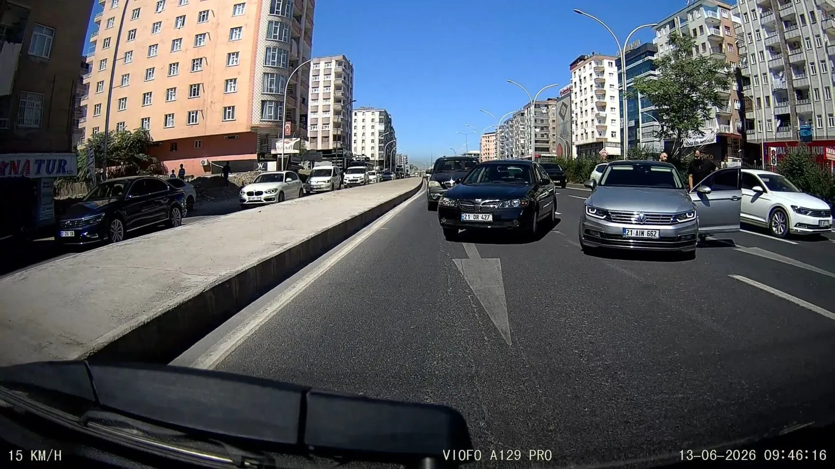 Diyarbakır trafiğinde ucuz atlatılan tehlike kamerada