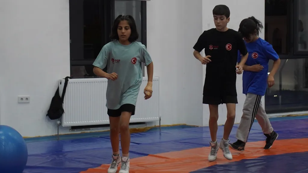 Siirtli genç güreşçiler Avrupa minderinde tarih yazdı