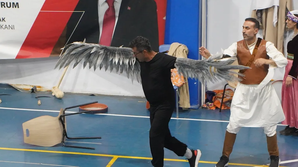 Siirtli öğretmenler Botan efsanesini sahnede yeniden yaşatıyor