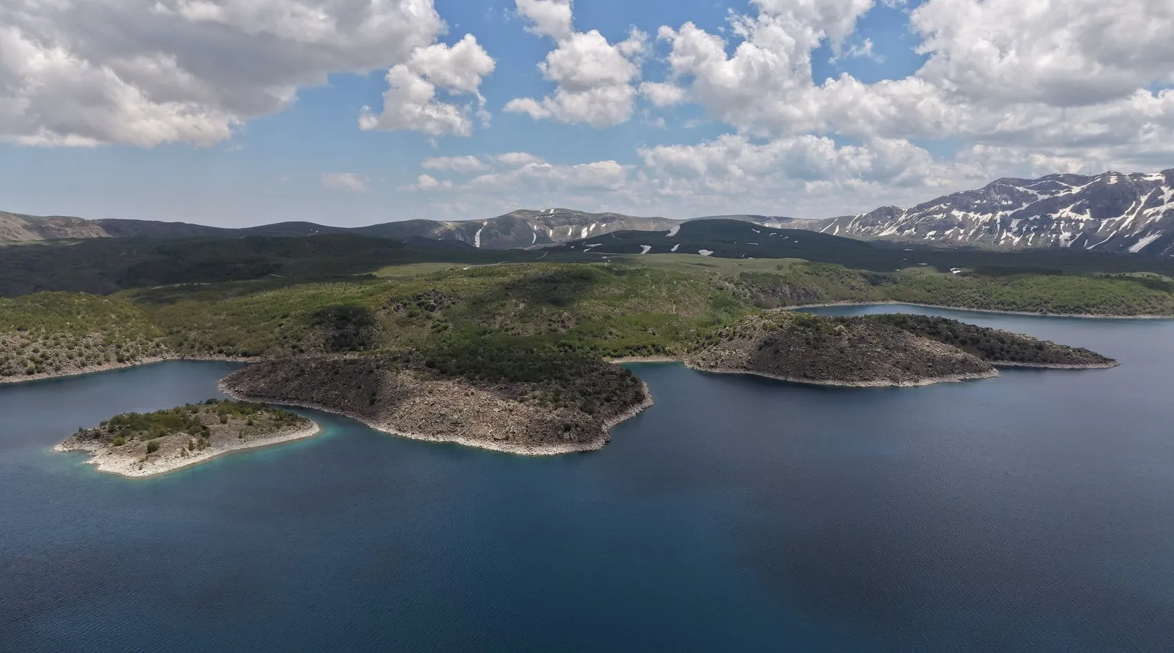 Tatvan Nemrut Kalderası yerli ve yabancı turistlerin gözdesi oldu