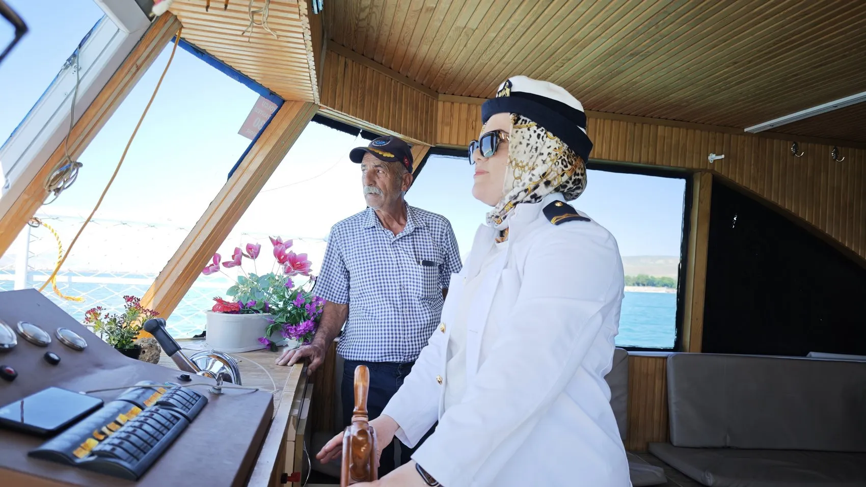 Van Gölü'nde dümen artık Yıldız Kaptan'a emanet