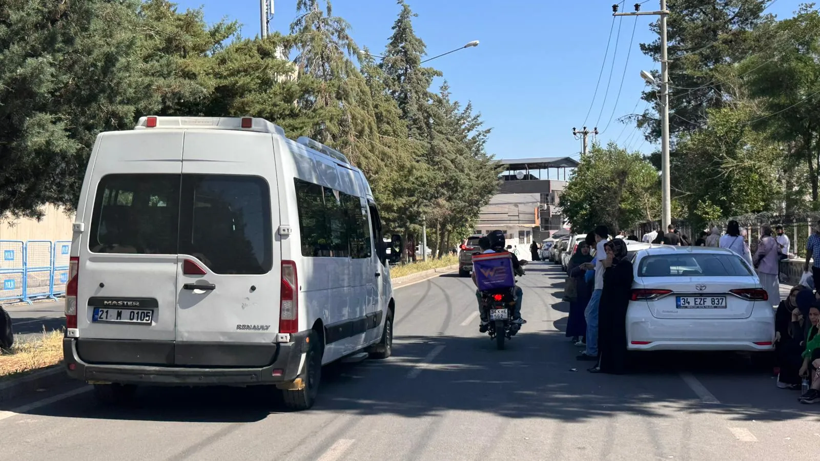 Diyarbakır'da LGS telaşı 25 öğrenciyi polis son anda yetiştirdi