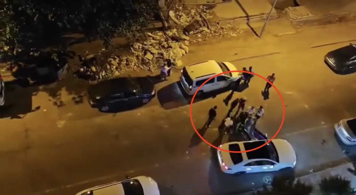 Bağlar sokaklarında silahlı kavga kameraya yansıdı