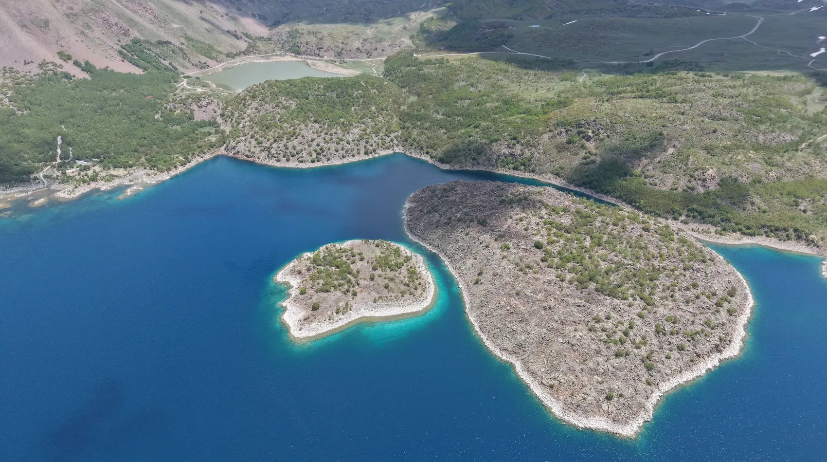 Tatvan Nemrut Kalderası yerli ve yabancı turistlerin gözdesi oldu