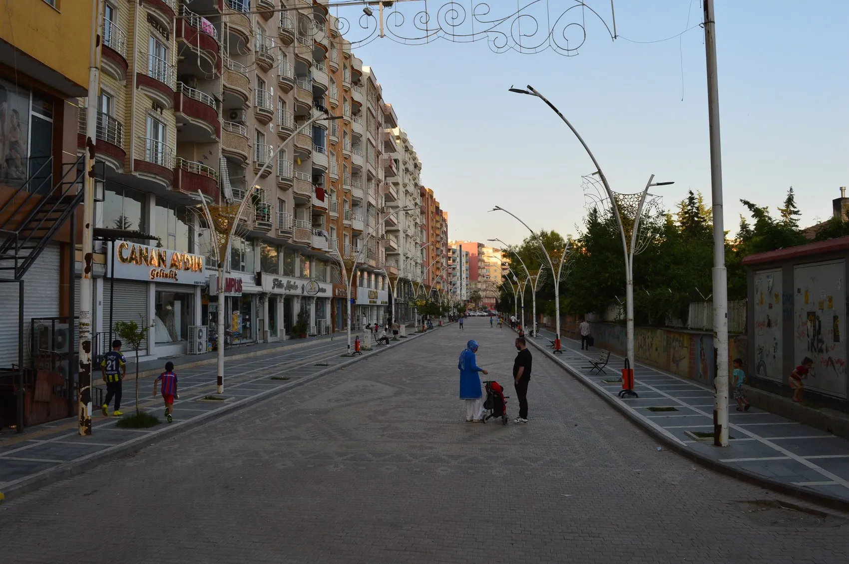 Kızıltepe'nin halı desenli caddesi 6 yıl sonra ilgi odağı