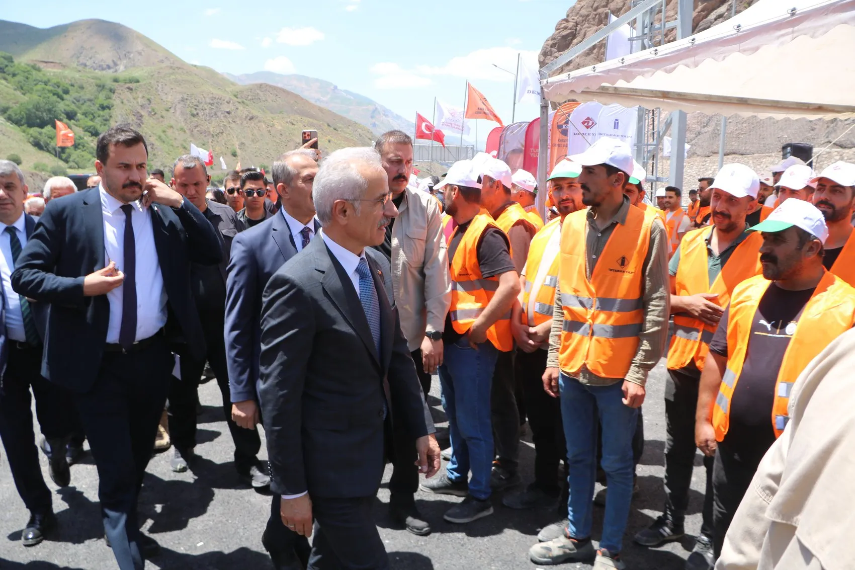 Hakkari’nin ulaşım ağında dev dönüşüm başladı