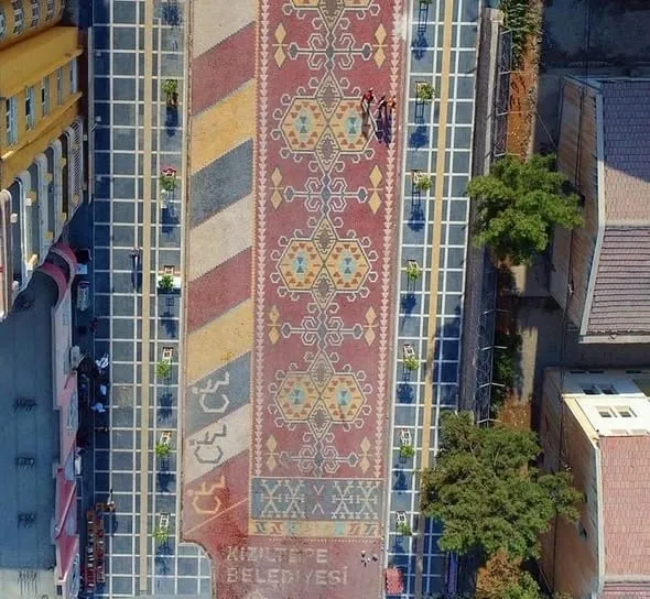 Kızıltepe'nin halı desenli caddesi 6 yıl sonra ilgi odağı