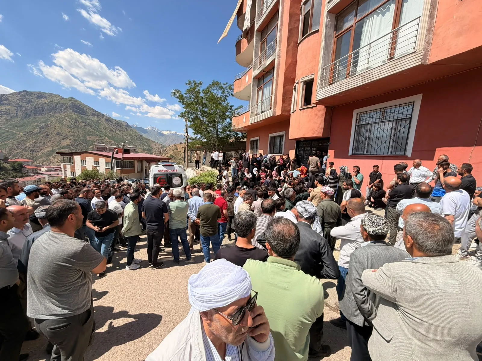 Şemdinli'de uzman çavuş dehşeti Eşi dahil dört kişiyi öldürdü