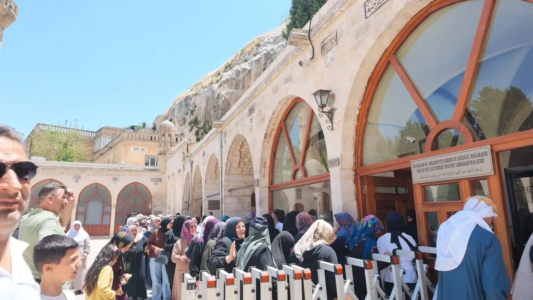 Şanlıurfalı öğrenciler LGS sınavı öncesi Balıklıgöl'de moral aradı
