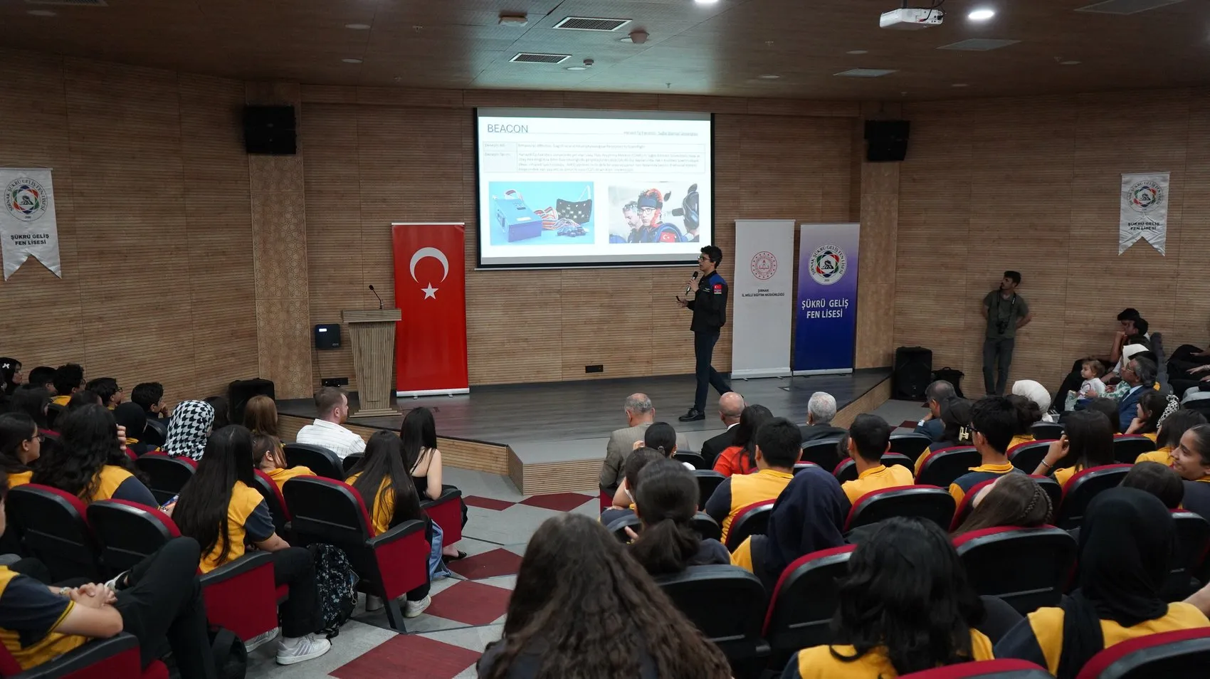 Türkiye'nin İkinci Astronotu Şırnaklı Gençlere Uzay Deneyimlerini Anlattı