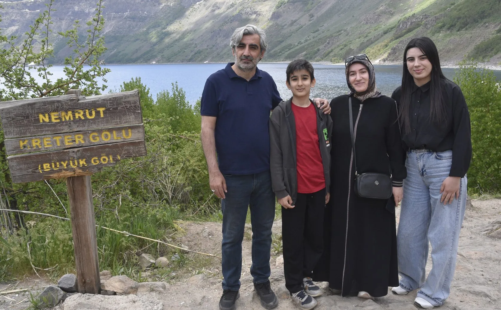 Tatvan Nemrut Kalderası yerli ve yabancı turistlerin gözdesi oldu