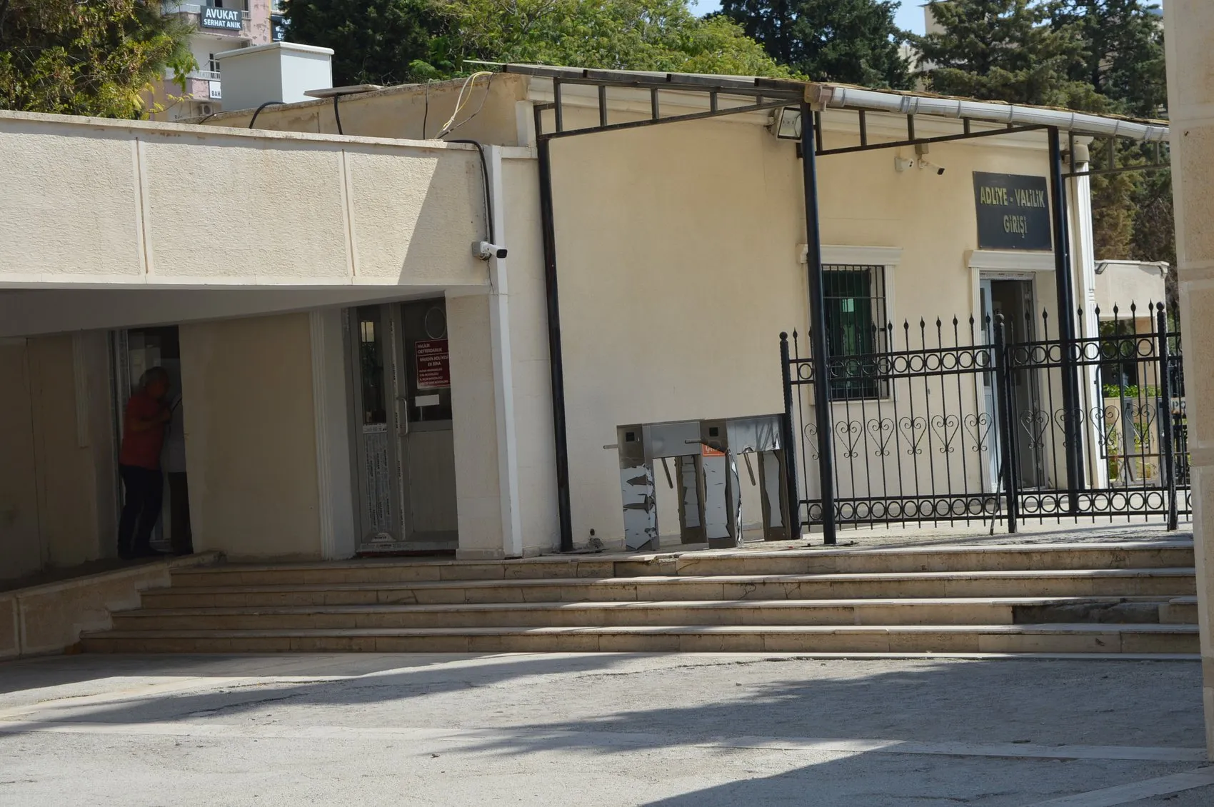 Miras uğruna babasının aracına bomba yerleştiren oğula hapis cezası