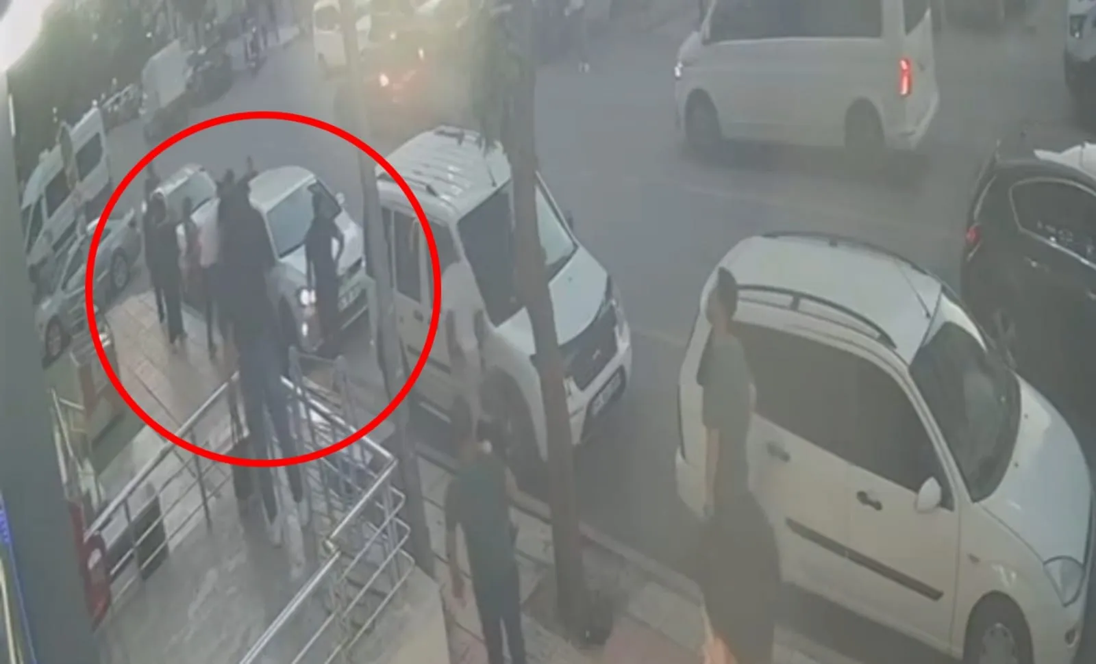 Siirt'te balkondan düşen bebek kameraya yakalandı