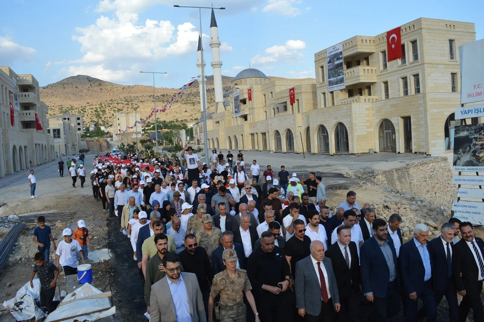 Mardin Yeşilli kirazın bereketiyle şenlendi