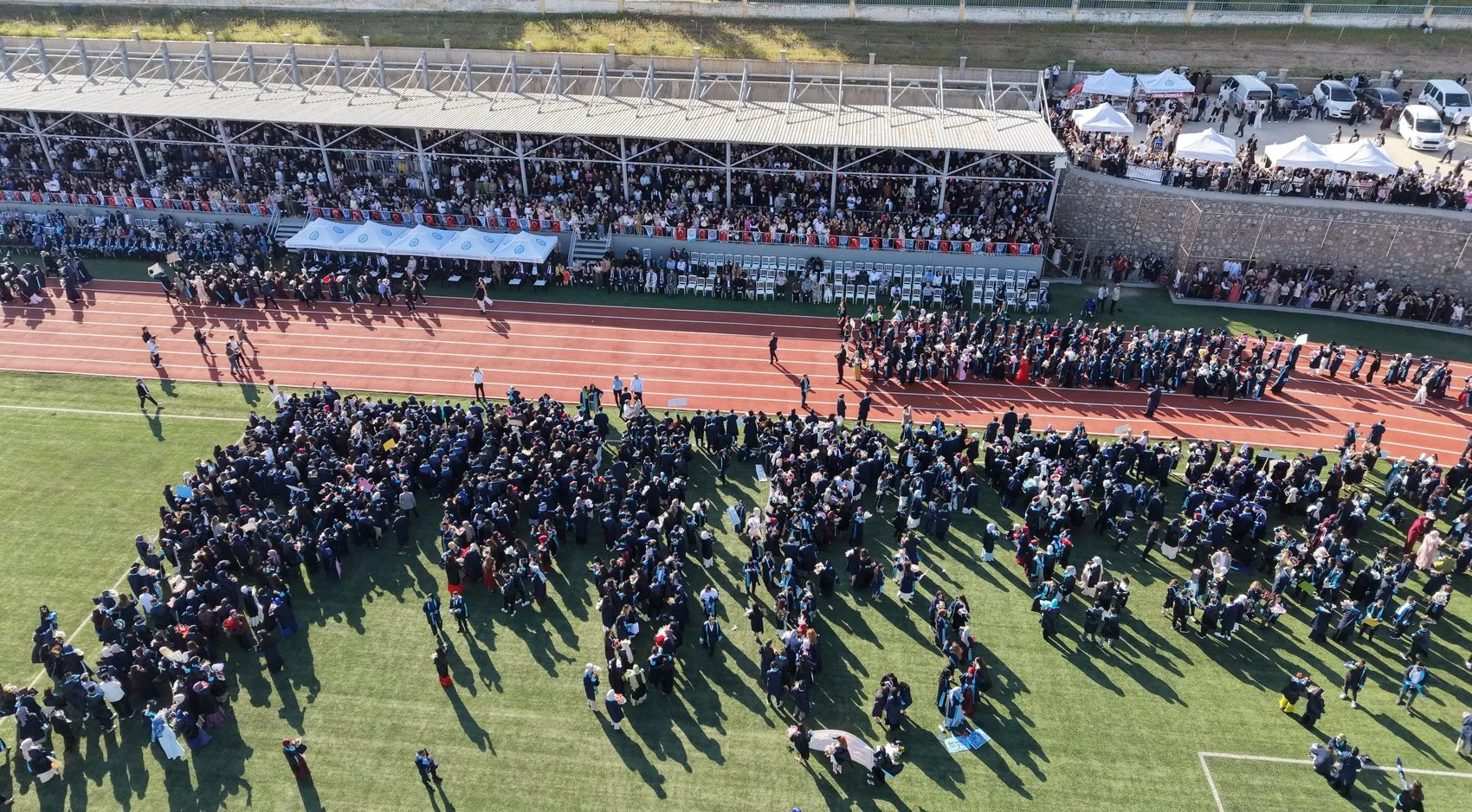 Bitlis Eren Üniversitesi'nde 2 bin 800 genç iş hayatına uğurlandı