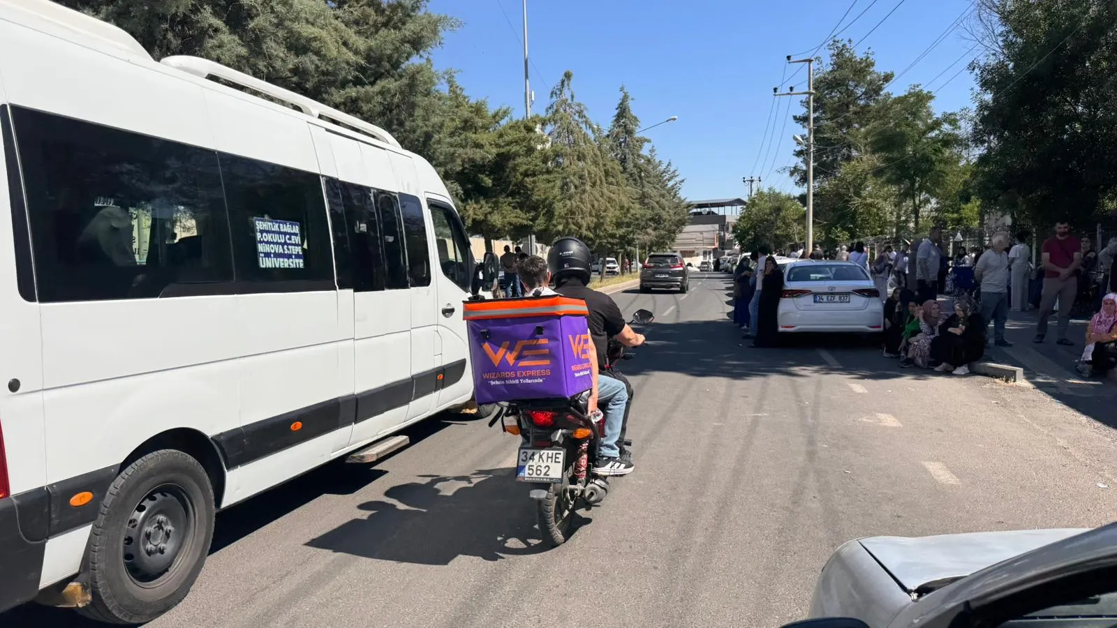 Diyarbakır'da LGS telaşı 25 öğrenciyi polis son anda yetiştirdi