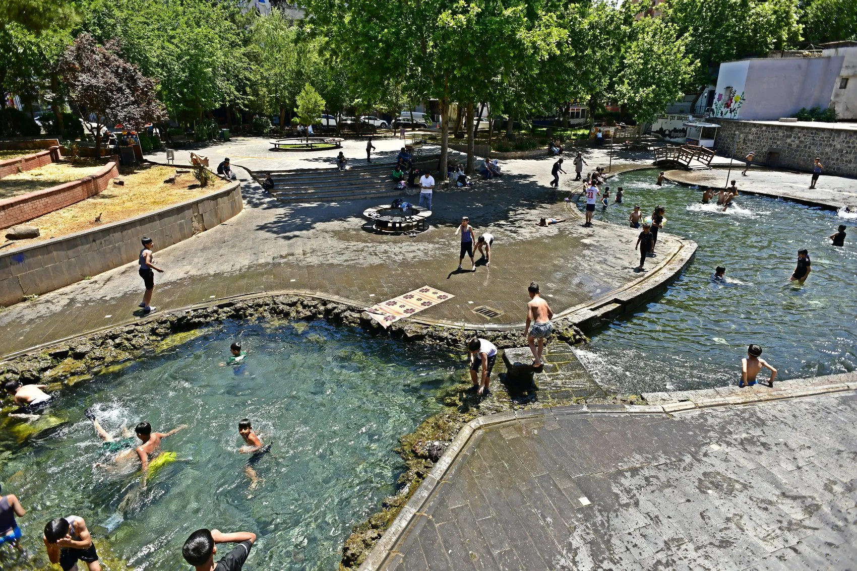 Diyarbakır'da çocuklar yasak dinlemiyor