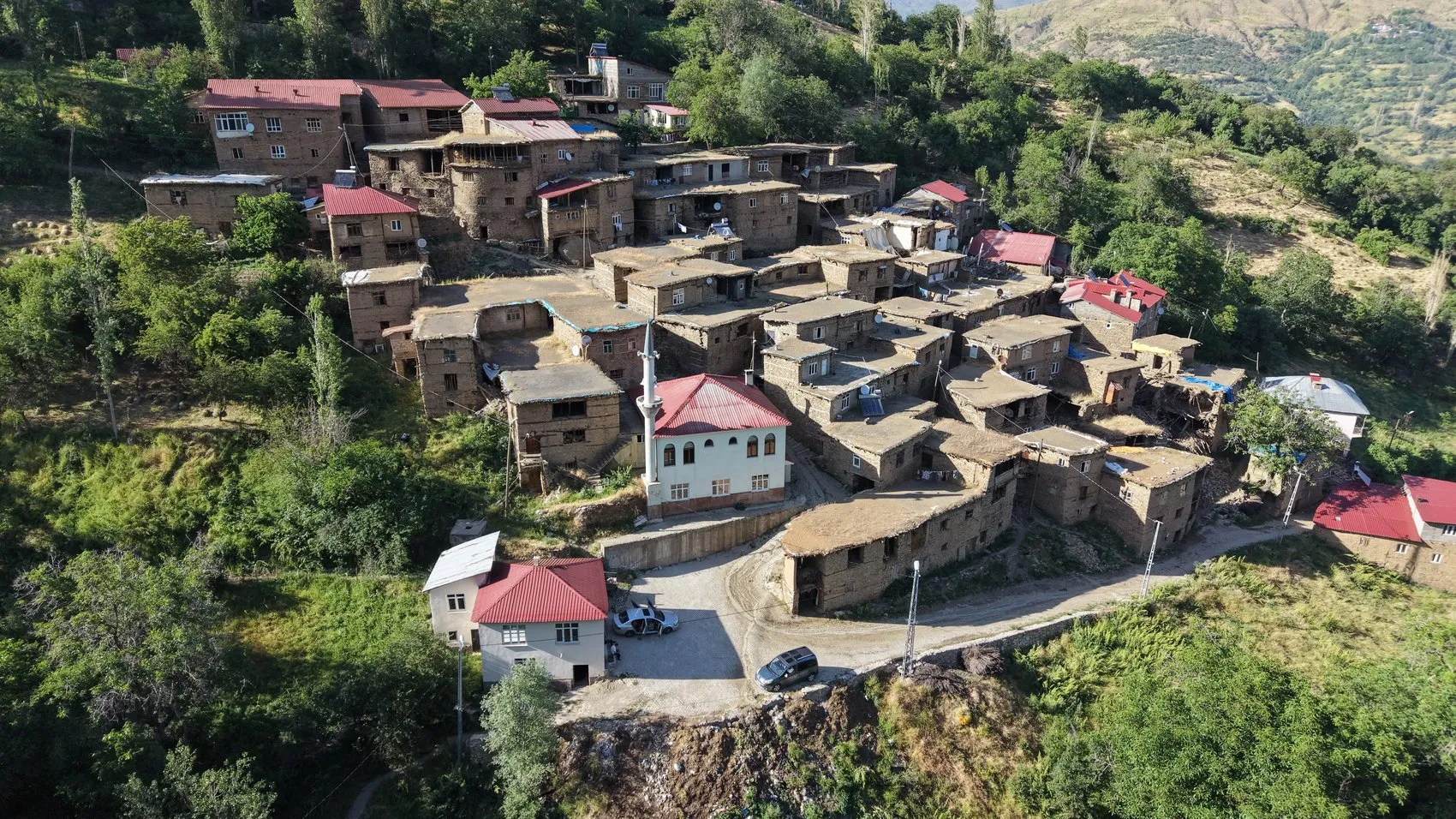 Bitlis Hizan’da 300 yıllık taş evler turizmin yeni adresi oldu