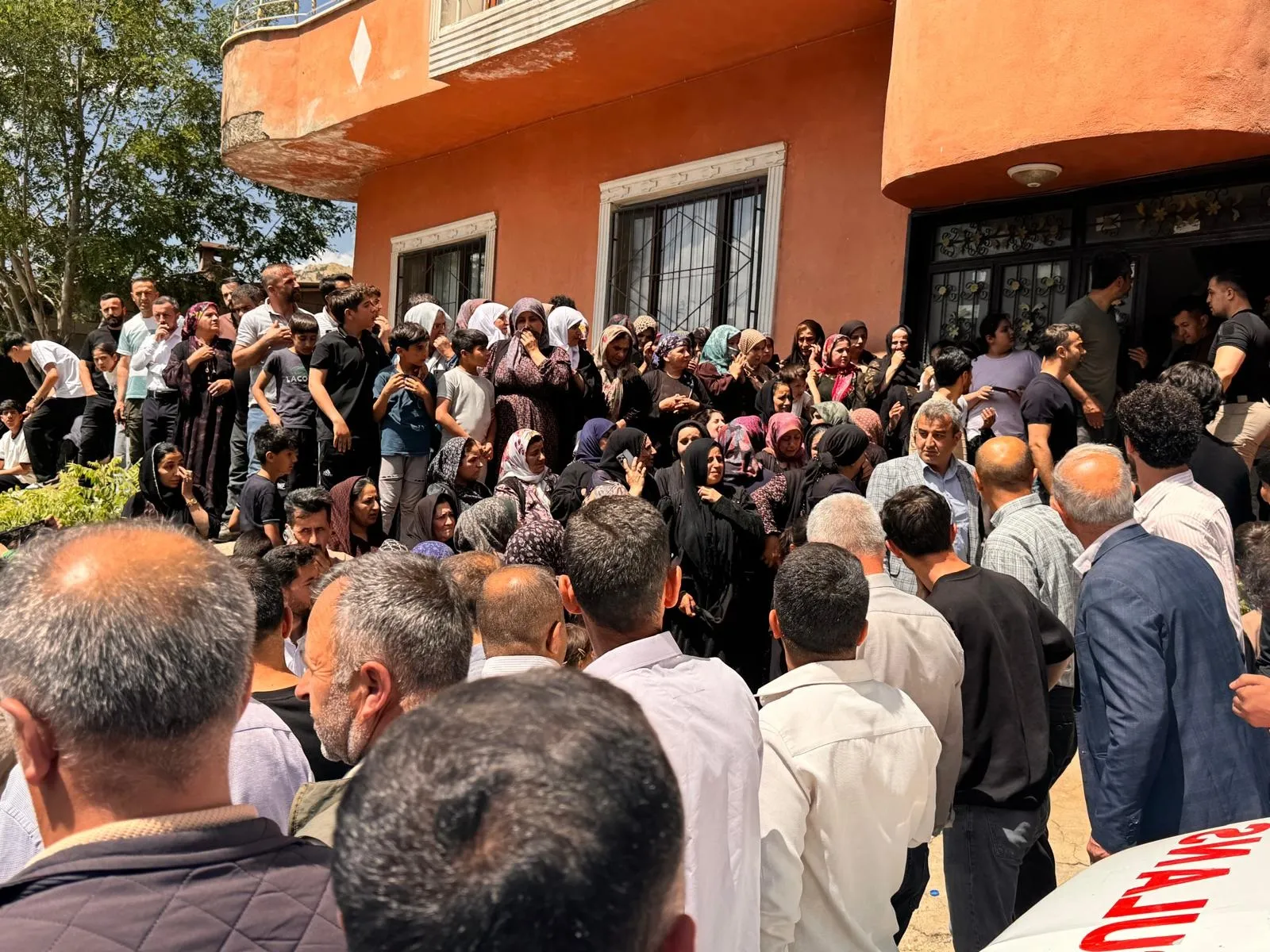 Şemdinli'de uzman çavuş dehşeti Eşi dahil dört kişiyi öldürdü