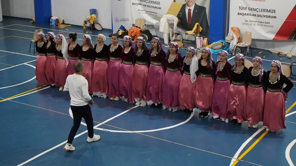 Siirtli öğretmenler Botan efsanesini sahnede yeniden yaşatıyor