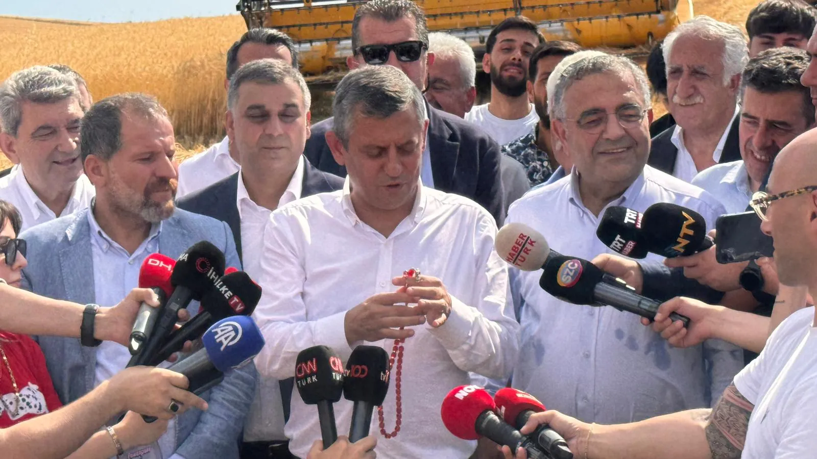 Özgür Özel Diyarbakır'da çiftçiye borç silme sözü verdi