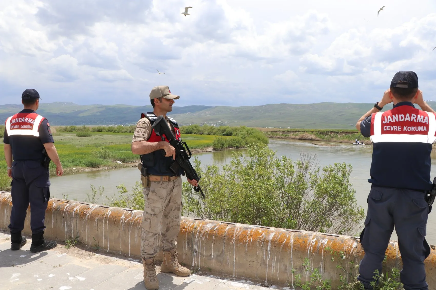 Van Gölü’nde kaçak avcılığa dronlu ve botlu takip