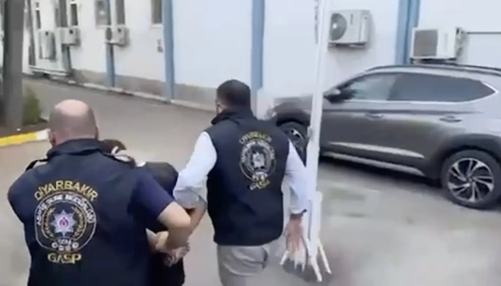 Diyarbakır Yenişehir’de ATM ve iş yeri kurşunlayan saldırganlar yakalandı