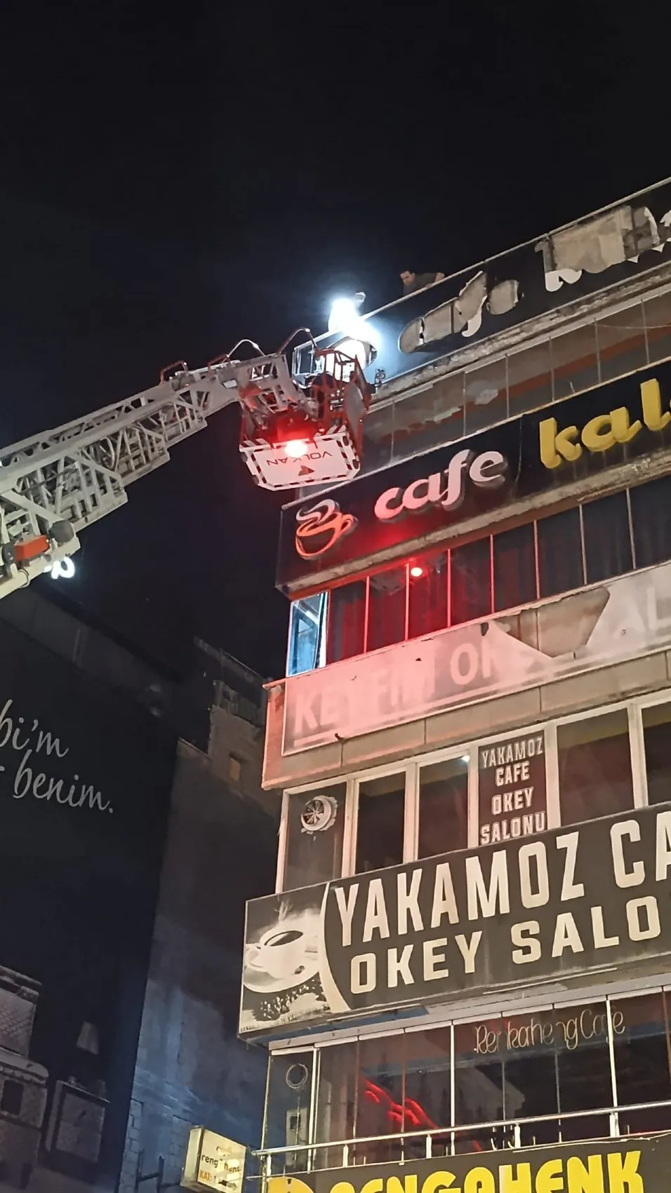 Van'da yürüyüş yoluna beton yağdı