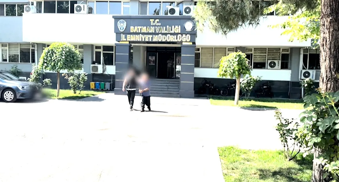Batman yolunda midesinde uyuşturucuyla yakalanan şüpheli cezaevine gönderildi