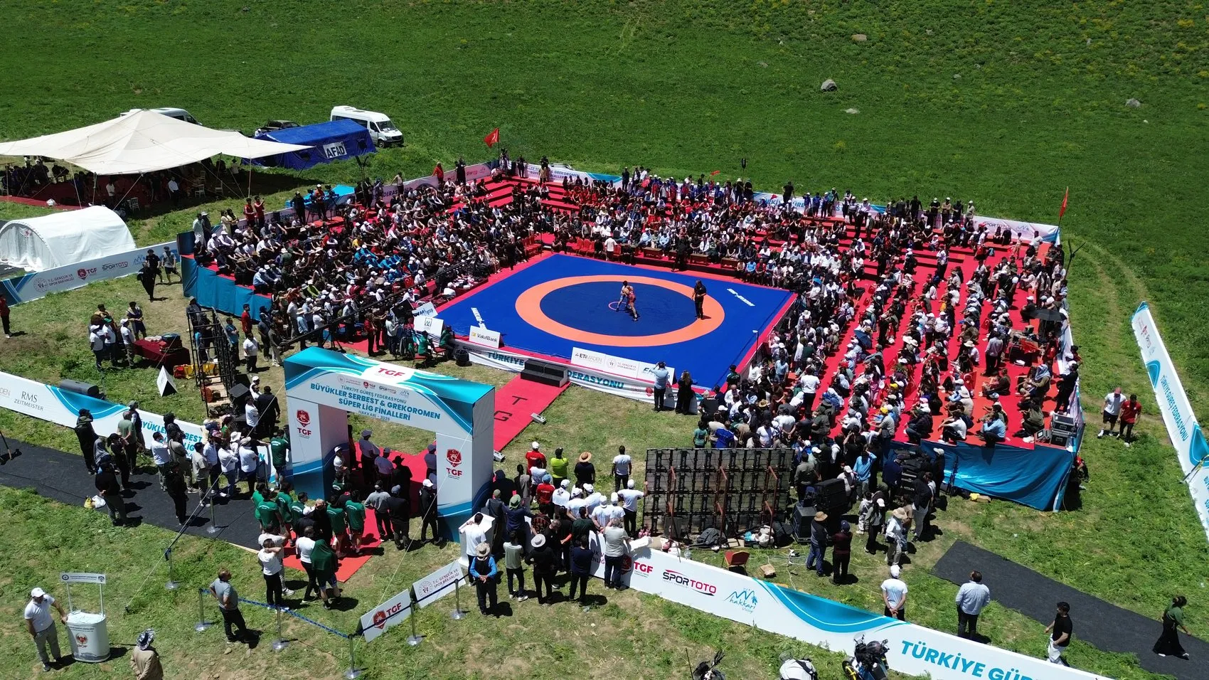 Hakkari Cilo Dağında dev güreş organizasyonu gerçekleşti