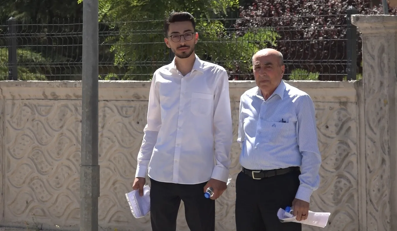 Mardin'de baba oğul aynı üniversite hayali için ter döktü