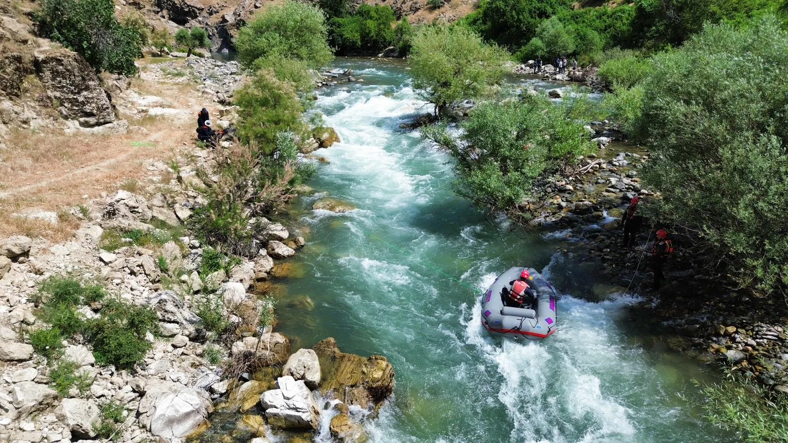 Bingöl'de çaya giren genç 6 gündür bulunamadı