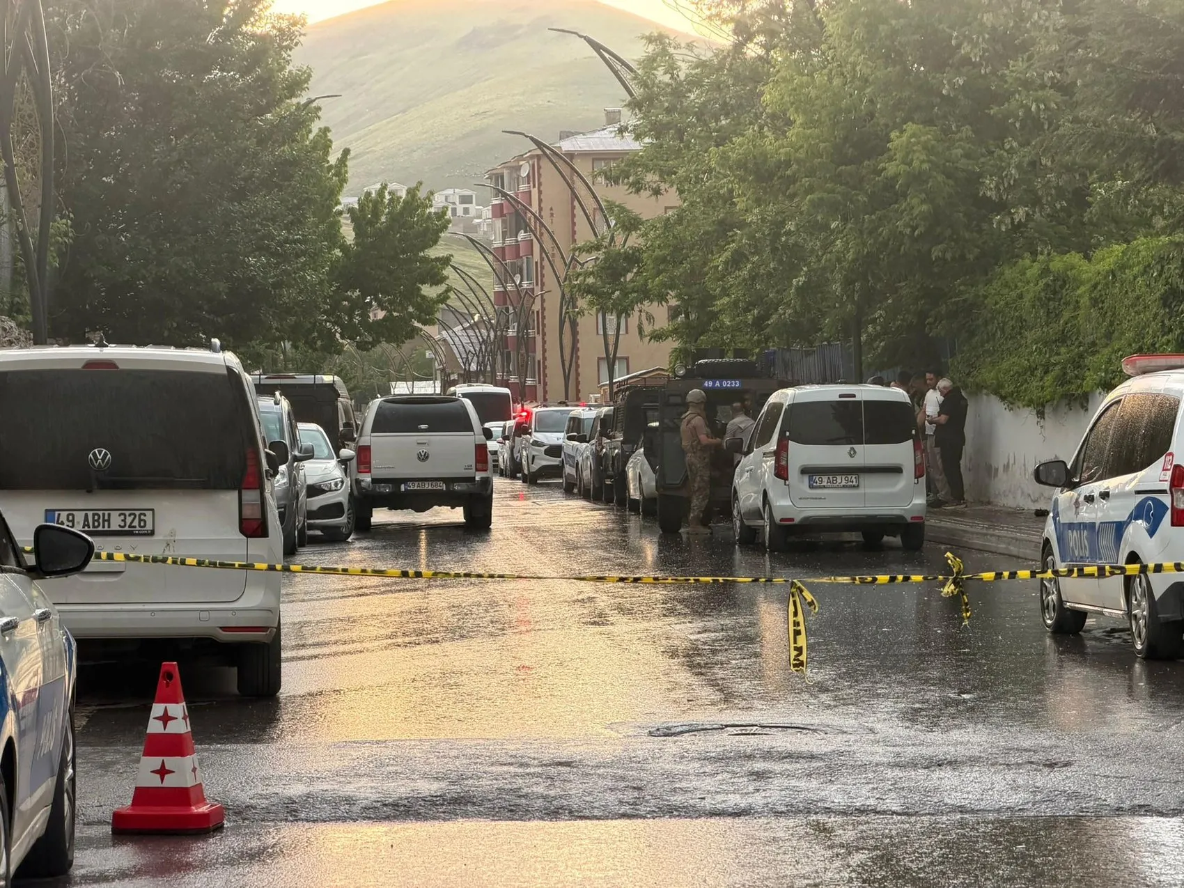 Muş'ta silahlı dehşet Kardeşini vurdu, polisle çatışmaya girdi