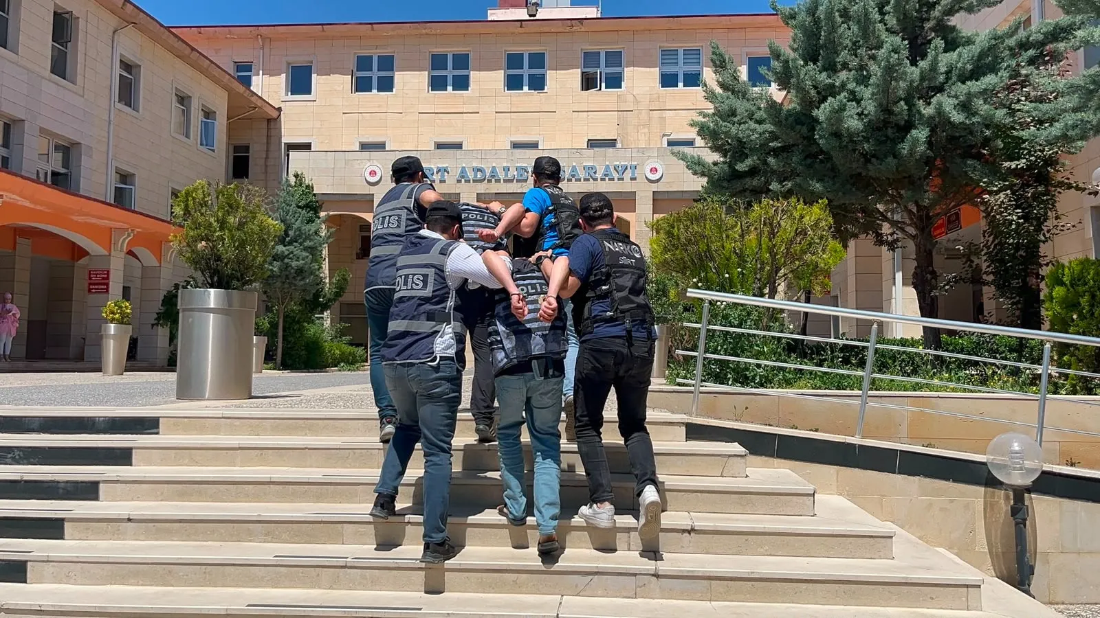 Siirt'te bıçaklı saldırı cinayetiyle ilgili 4 kişi hapse girdi