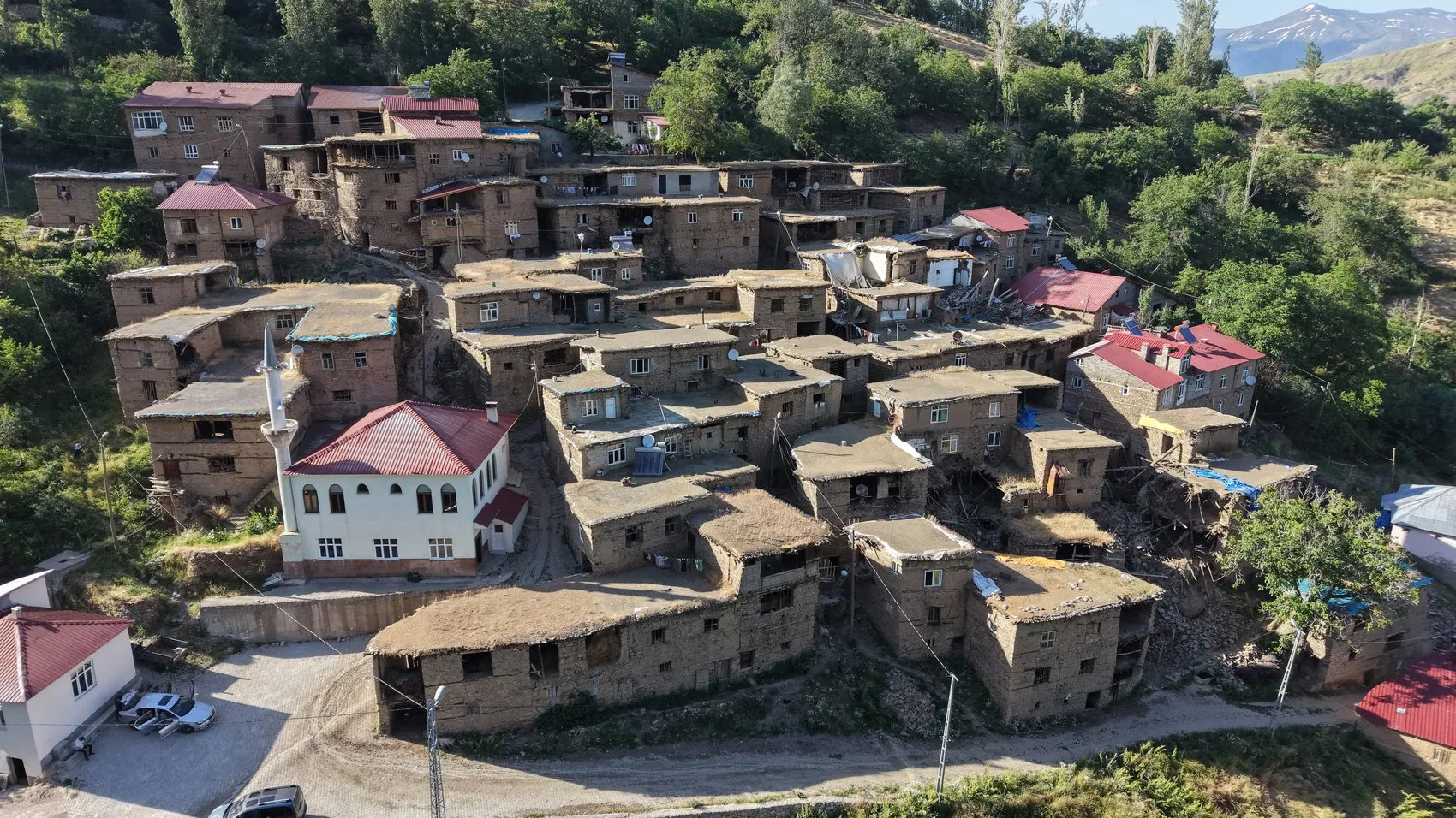 Bitlis Hizan’da 300 yıllık taş evler turizmin yeni adresi oldu