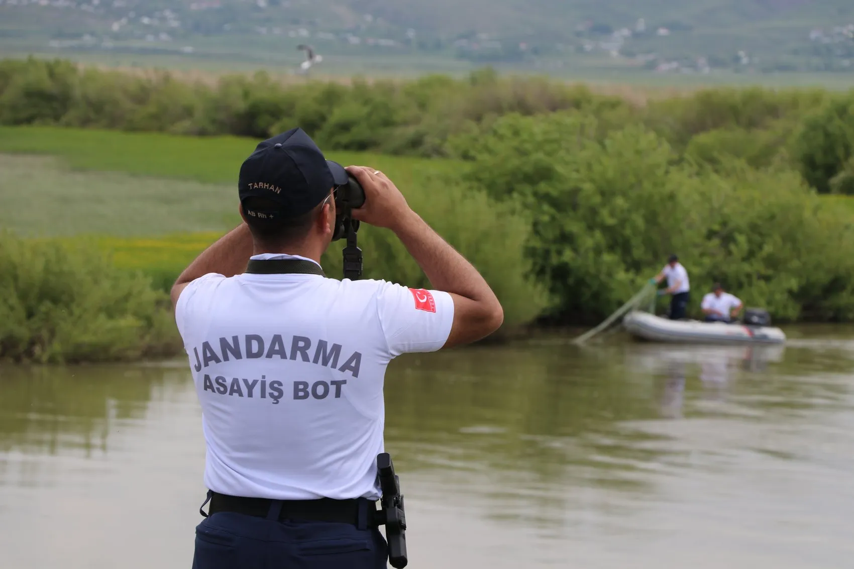 Van Gölü’nde kaçak avcılığa dronlu ve botlu takip