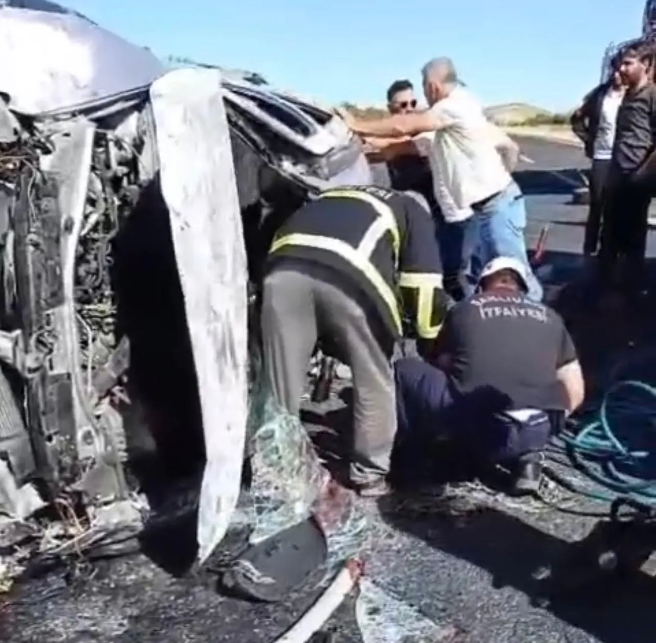 Şanlıurfa yolunda feci kaza 2 kişi hayatını kaybetti