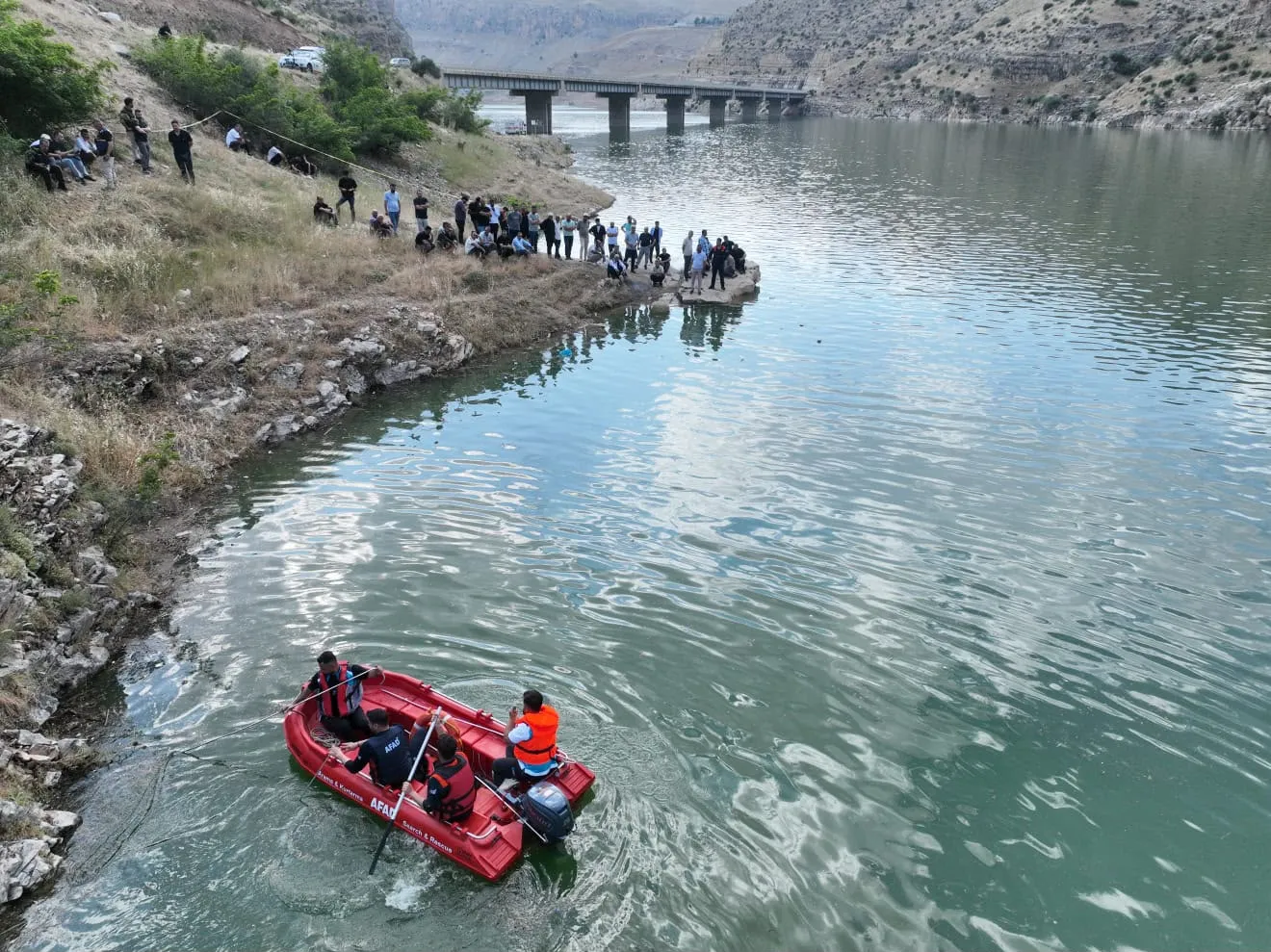 Siirt'te serinlemek için çaya giren genç hayatını kaybetti