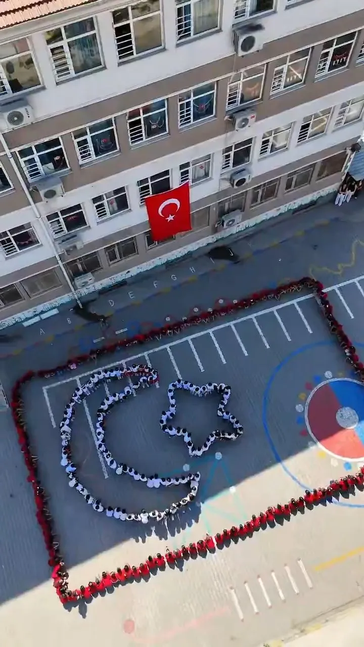 Cizreli öğrencilerden milli takıma havadan ay-yıldız selamı