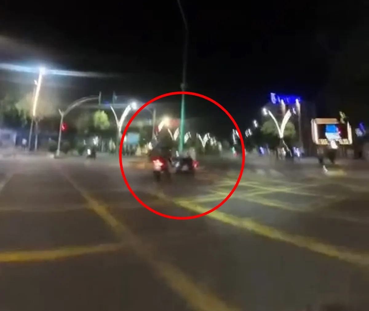 Batman kavşağında motosikletler çarpıştı 3 yaralı