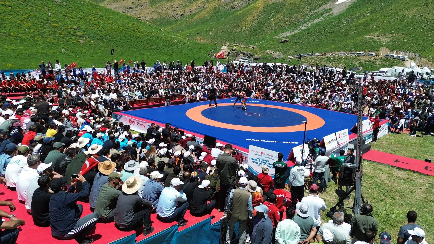 Hakkari Cilo Dağında dev güreş organizasyonu gerçekleşti