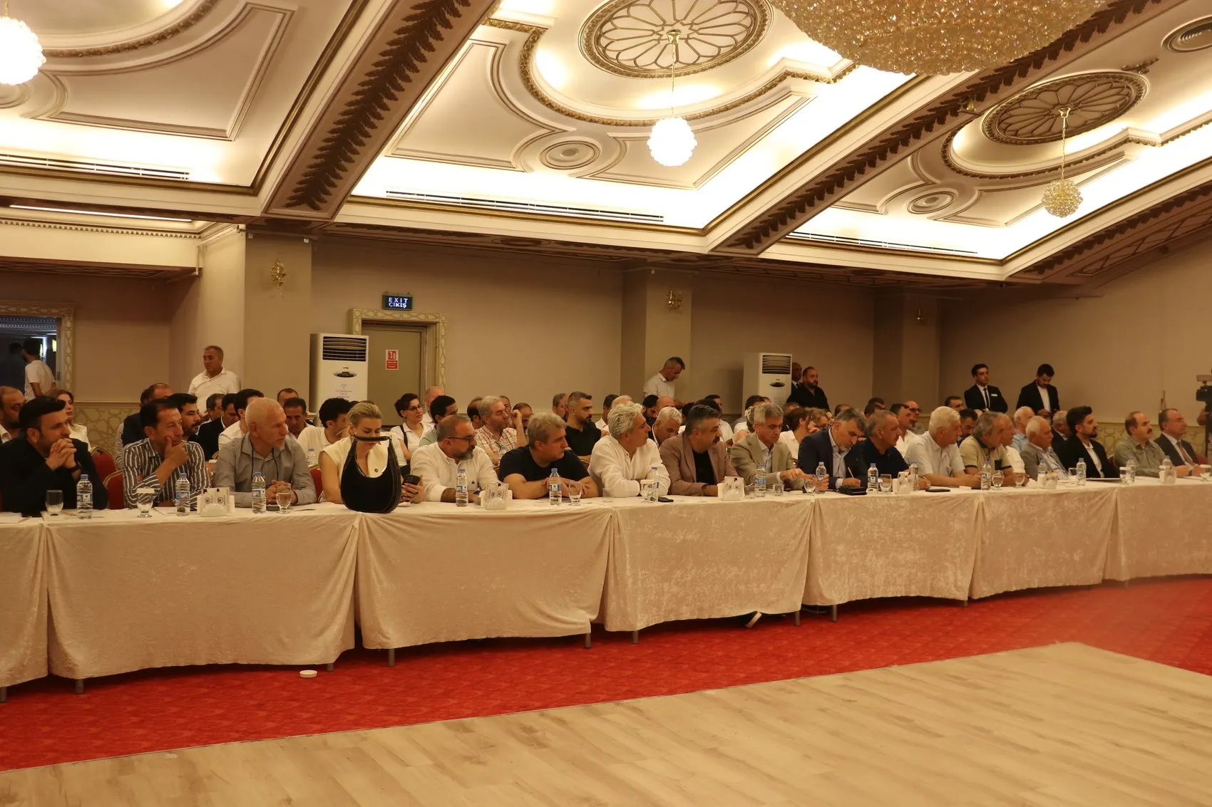 Özgür Özel Diyarbakır’da demokrasi mesajı verdi