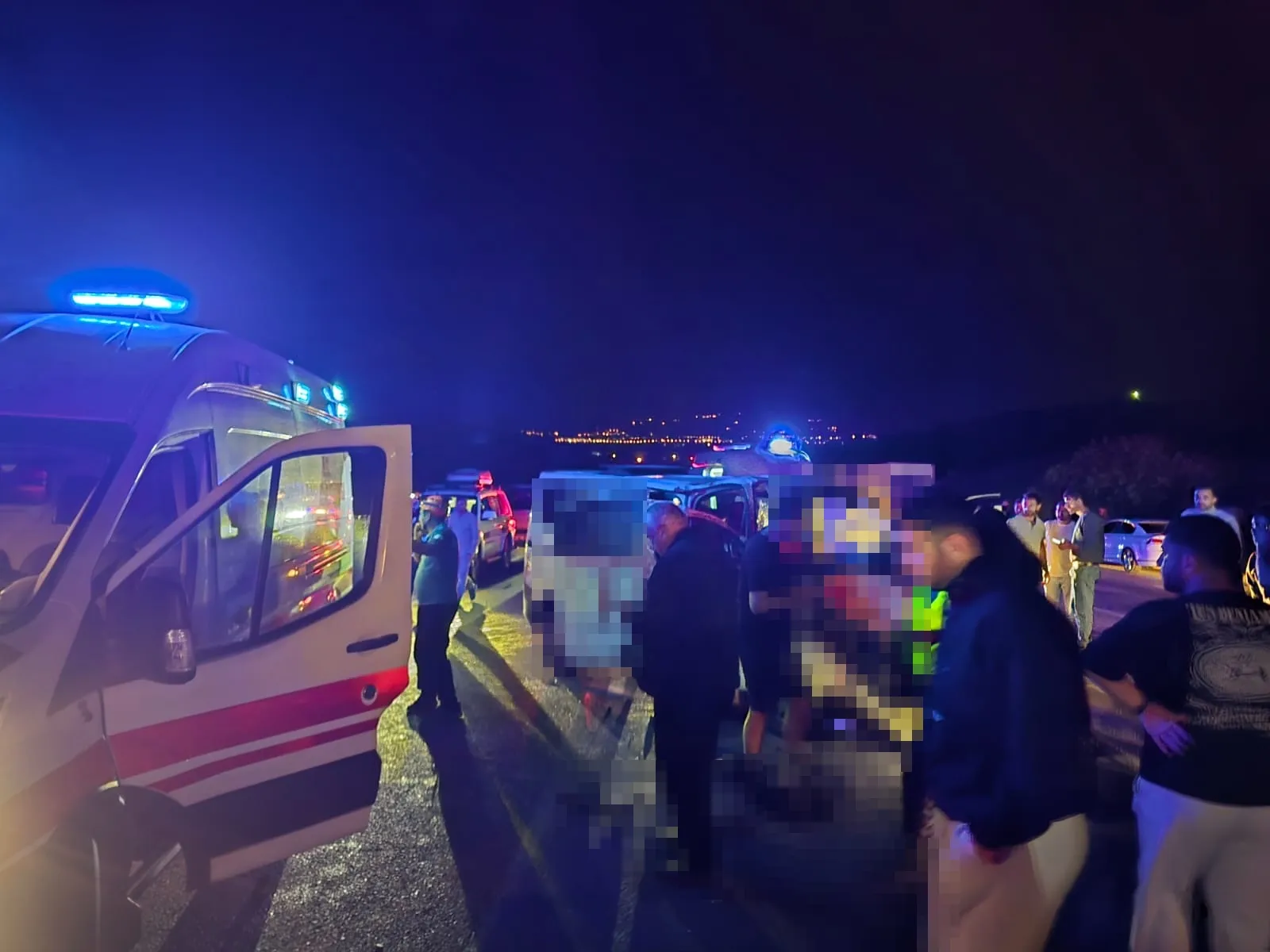 Bingöl yolunda ata çarpan minibüste bir kişi can verdi