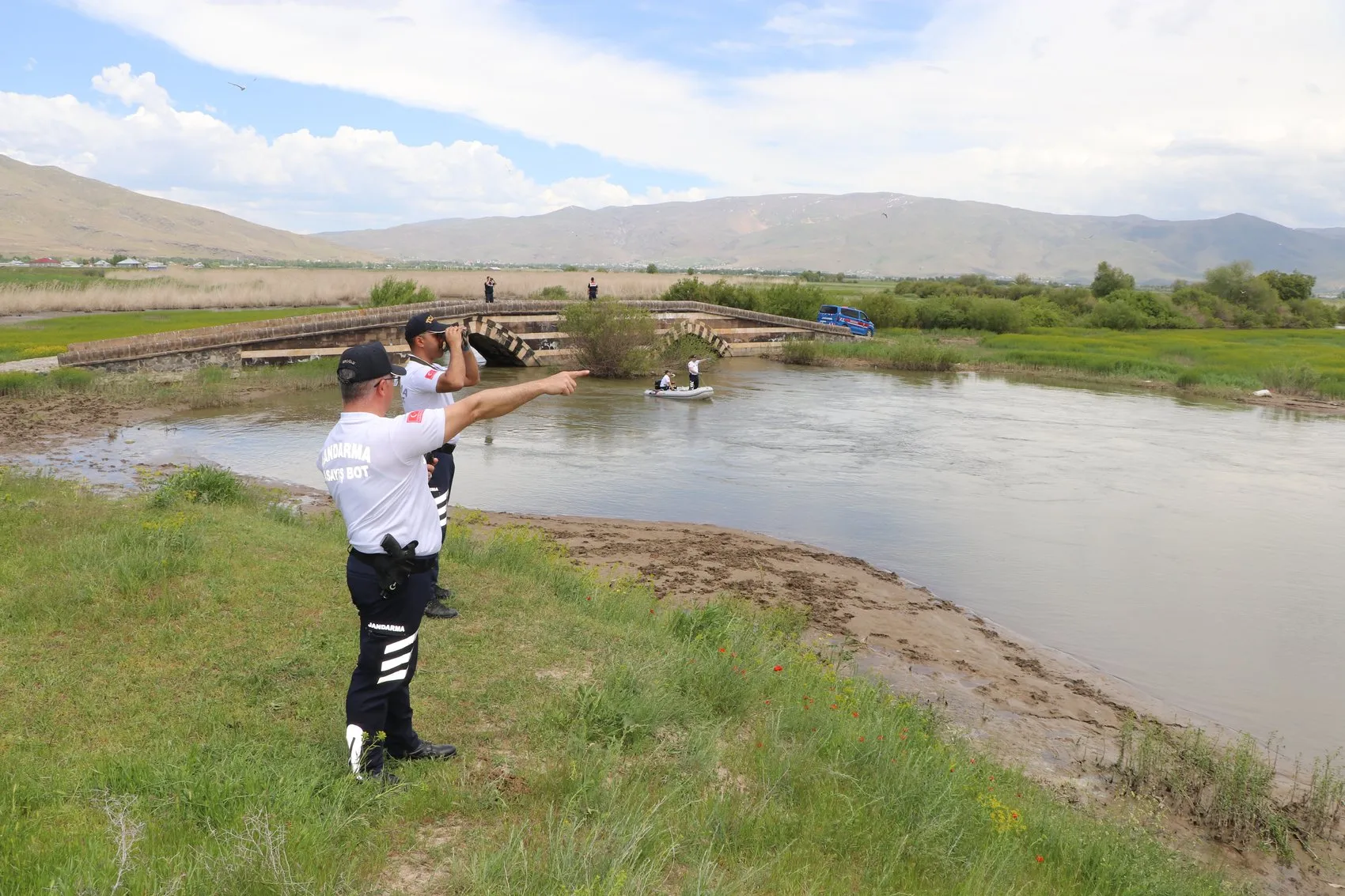 Van Gölü’nde kaçak avcılığa dronlu ve botlu takip