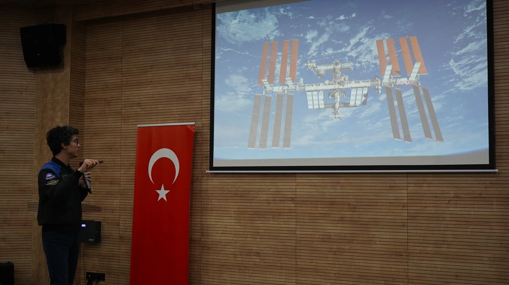 Türkiye'nin İkinci Astronotu Şırnaklı Gençlere Uzay Deneyimlerini Anlattı