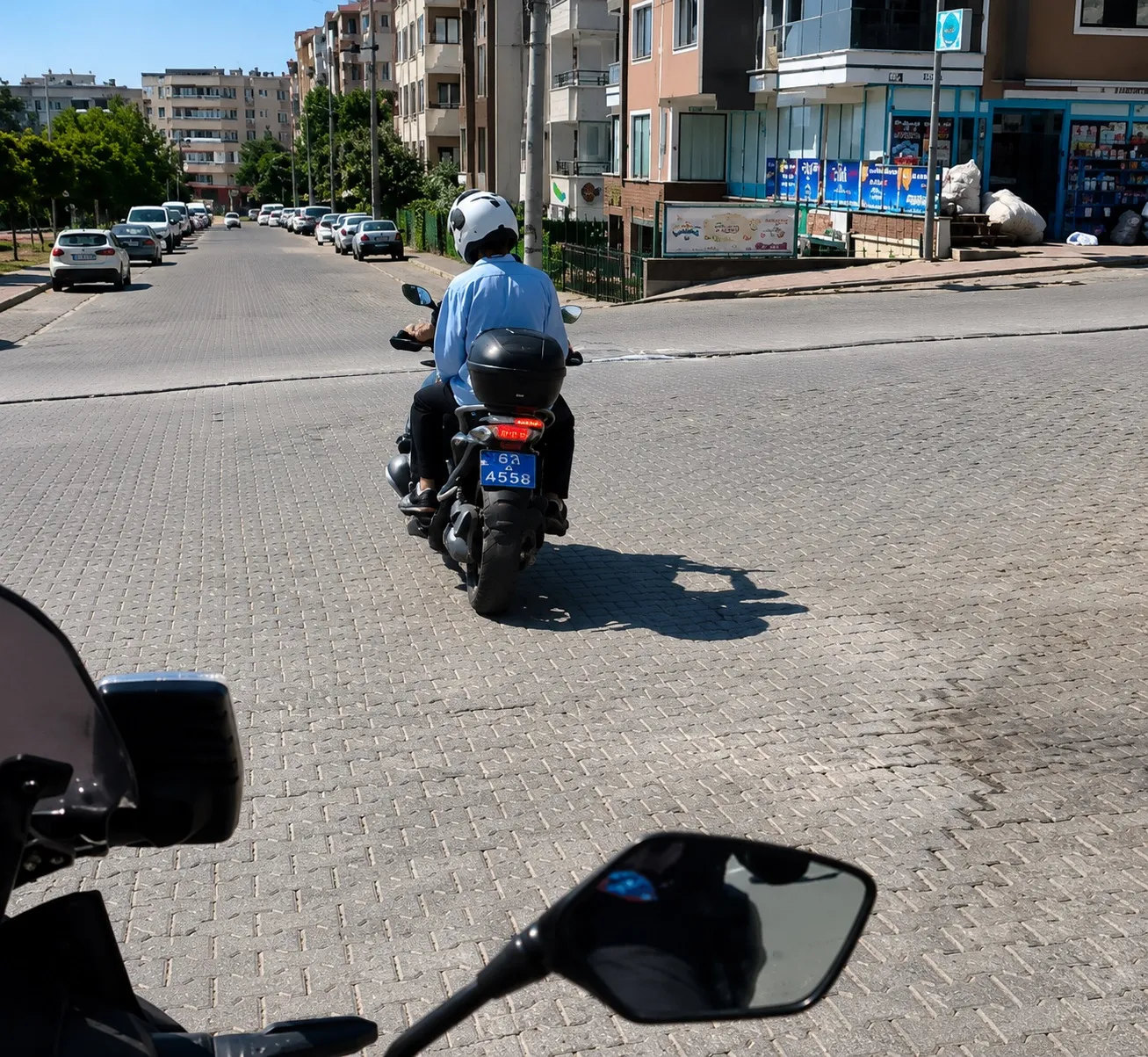 Şanlıurfa’da sınava yetişemeyen öğrencilerin imdadına polis koştu